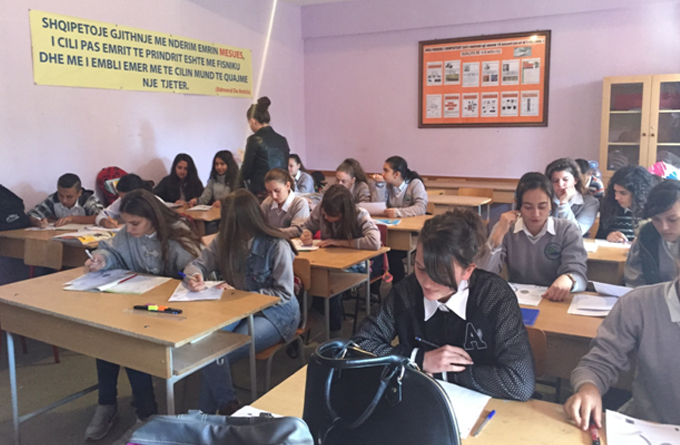Takim në shkollën e mesme publike “Halim Xhelo” – Vlorë